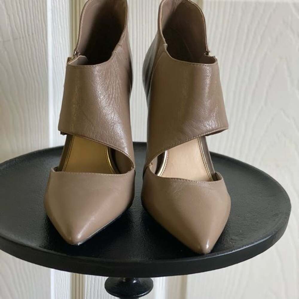 Jessica Simpson Tan Heels with Cut-Out Design